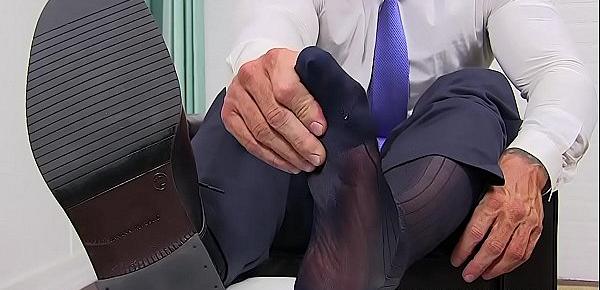  Mature businessman shows off his yummy feet solo